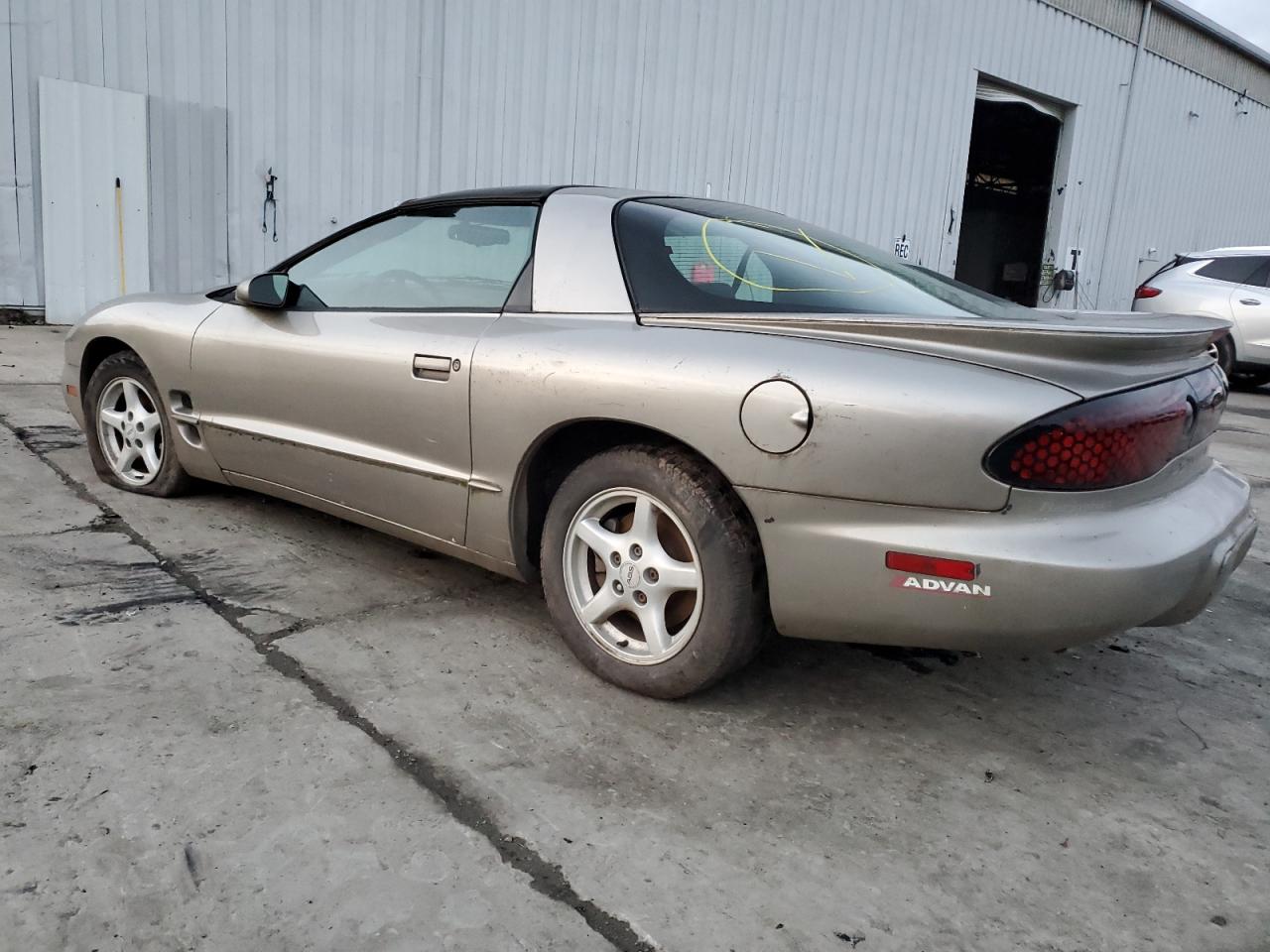 Image 2 of 2000 PONTIAC FIREBIRD  2000 with VIN 2G2FS22K0Y2110009