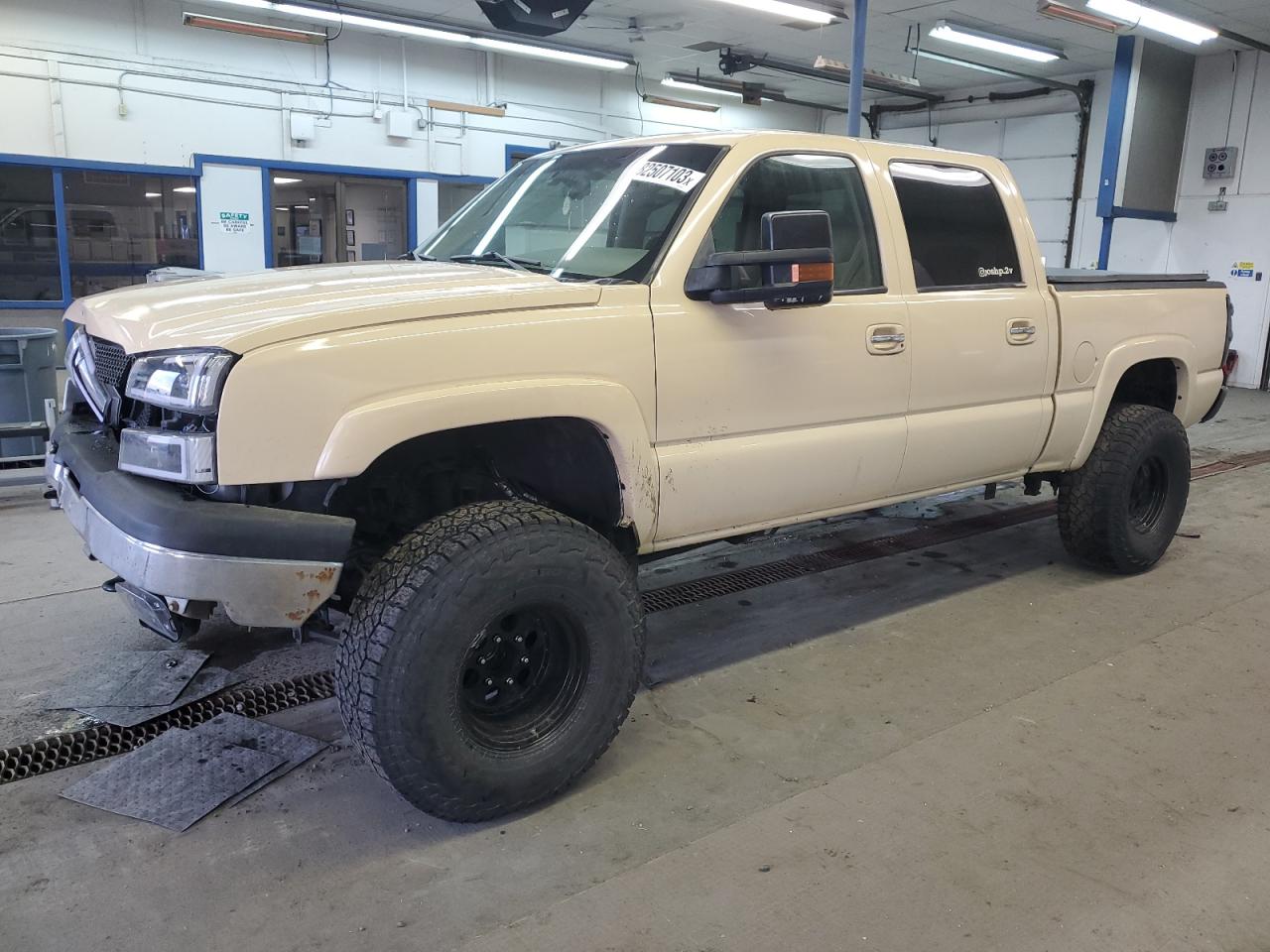 Image 1 of 2005 CHEVROLET SILVERADO K1500 2005 with VIN 2GCEK13T251322940