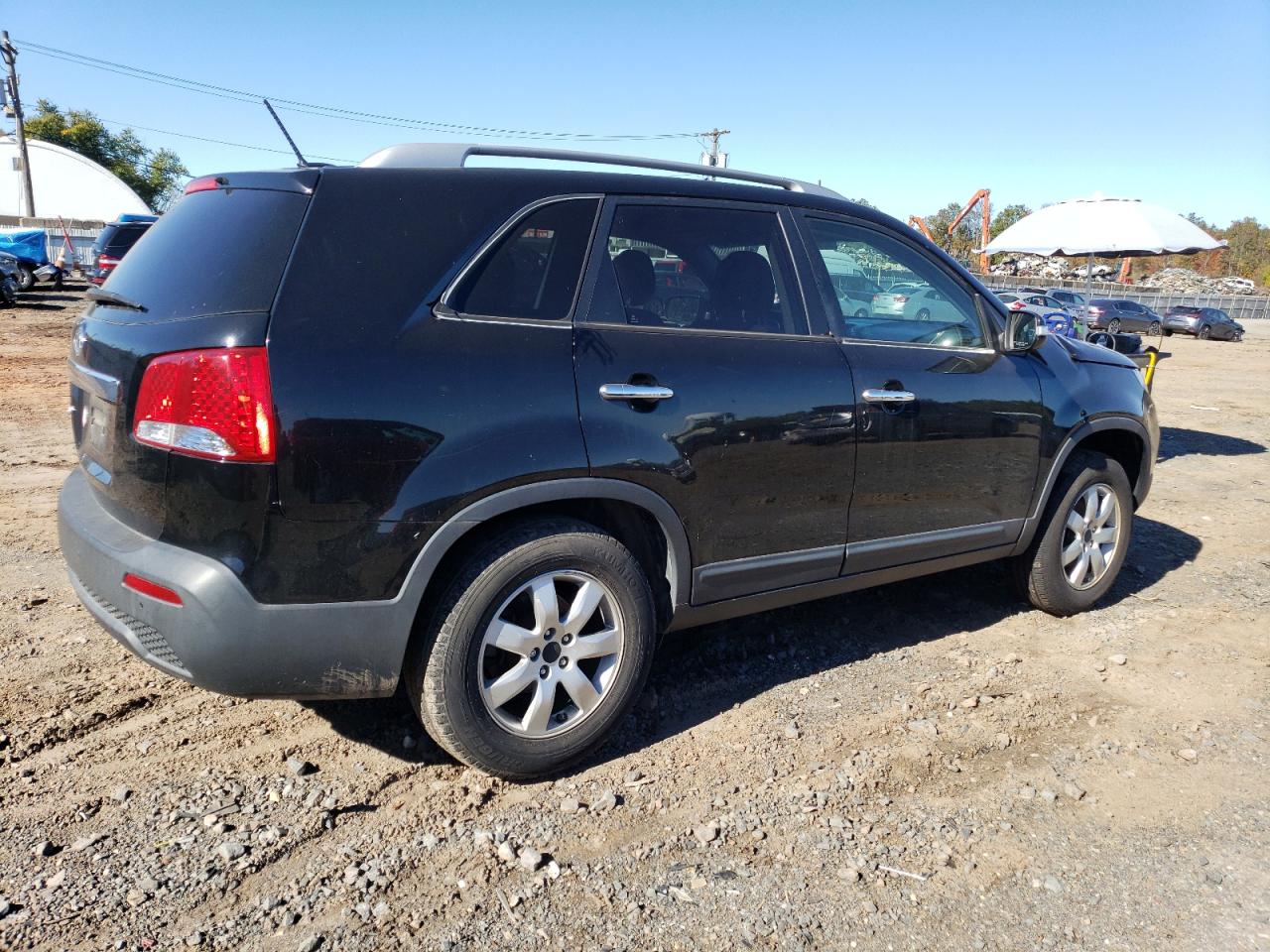 Image 3 of 2011 KIA SORENTO BASE 2011 with VIN 5XYKT4A15BG066409