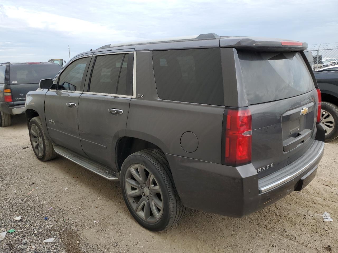 Изображение 2 2015 CHEVROLET TAHOE C1500 LTZ 2015 с VIN 1GNSCCKC9FR747634