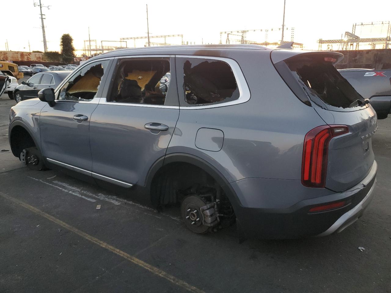 Изображение 2 2022 KIA TELLURIDE EX 2022 с VIN 5XYP34HC5NG255028