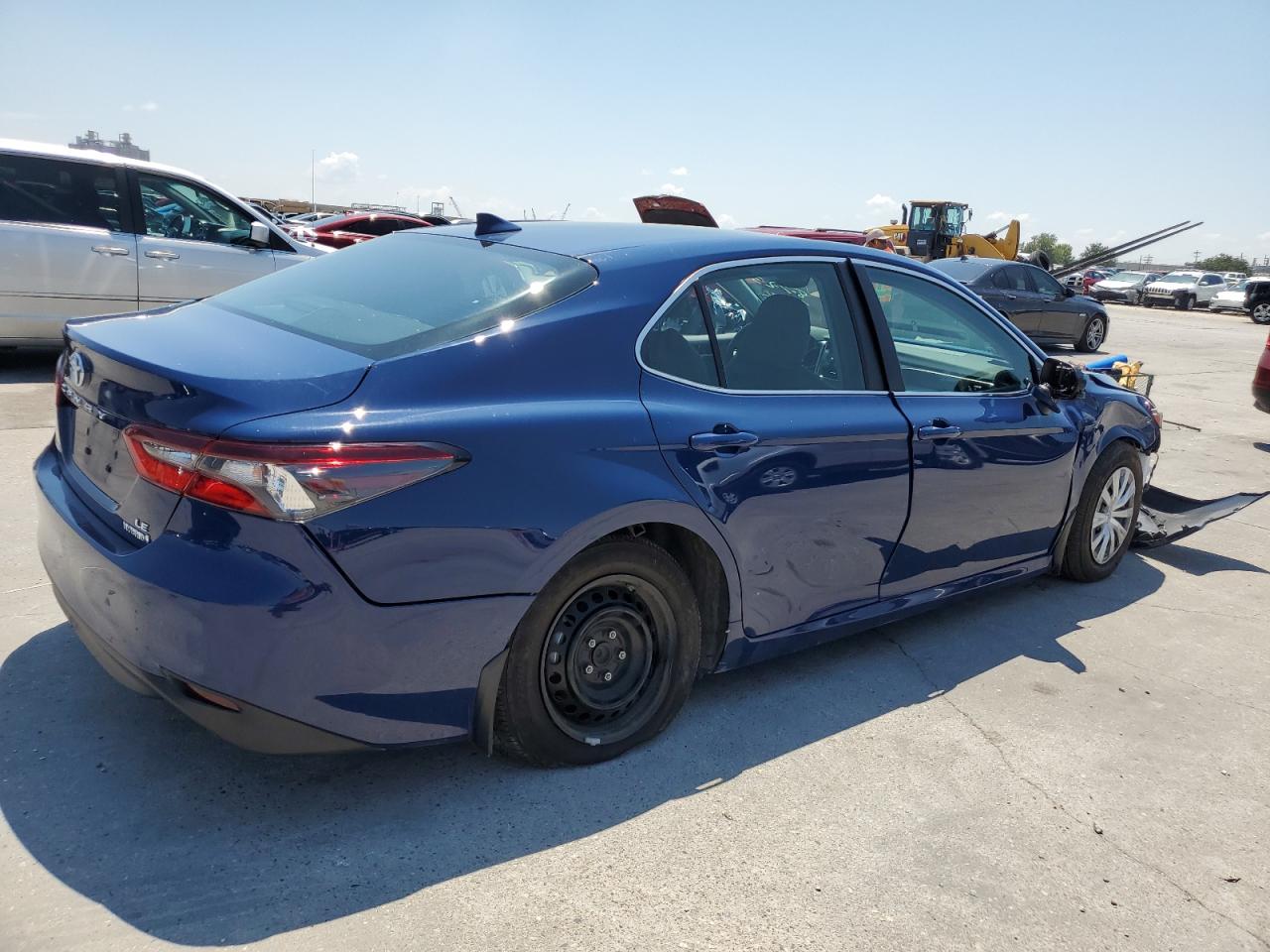 Изображение 3 2023 TOYOTA CAMRY LE 2023 с VIN 4T1C31AK5PU052796
