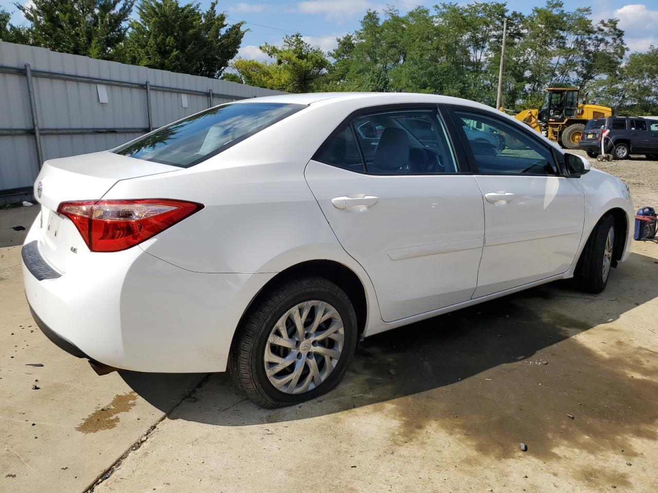 Image 3 of 2019 TOYOTA COROLLA L 2019 with VIN 2T1BURHE2KC193634