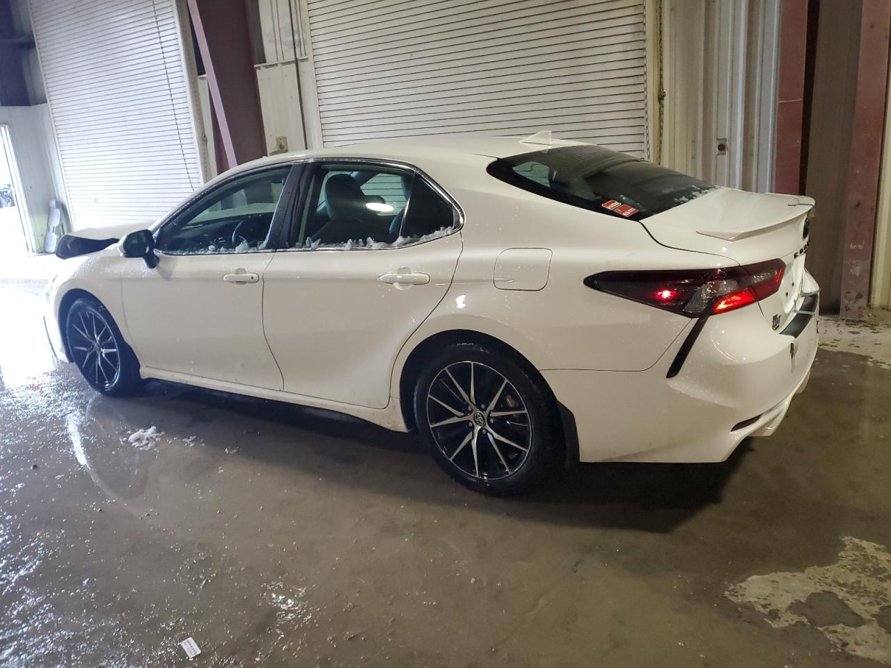 Image 2 of 2022 TOYOTA CAMRY SE 2022 with VIN 4T1T11BK2NU060582