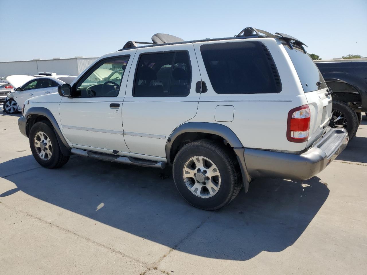 Image 2 of 2001 NISSAN PATHFINDER LE 2001 with VIN JN8DR09Y11W613991