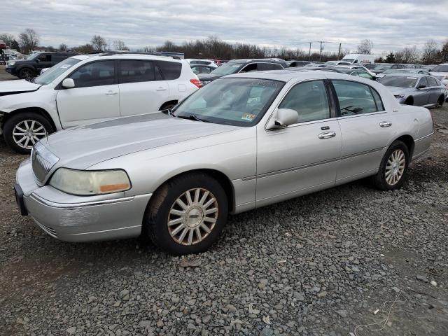 Image 1 of 2003 LINCOLN TOWN CAR SIGNATURE 2003 with VIN 1LNHM82W83Y653832