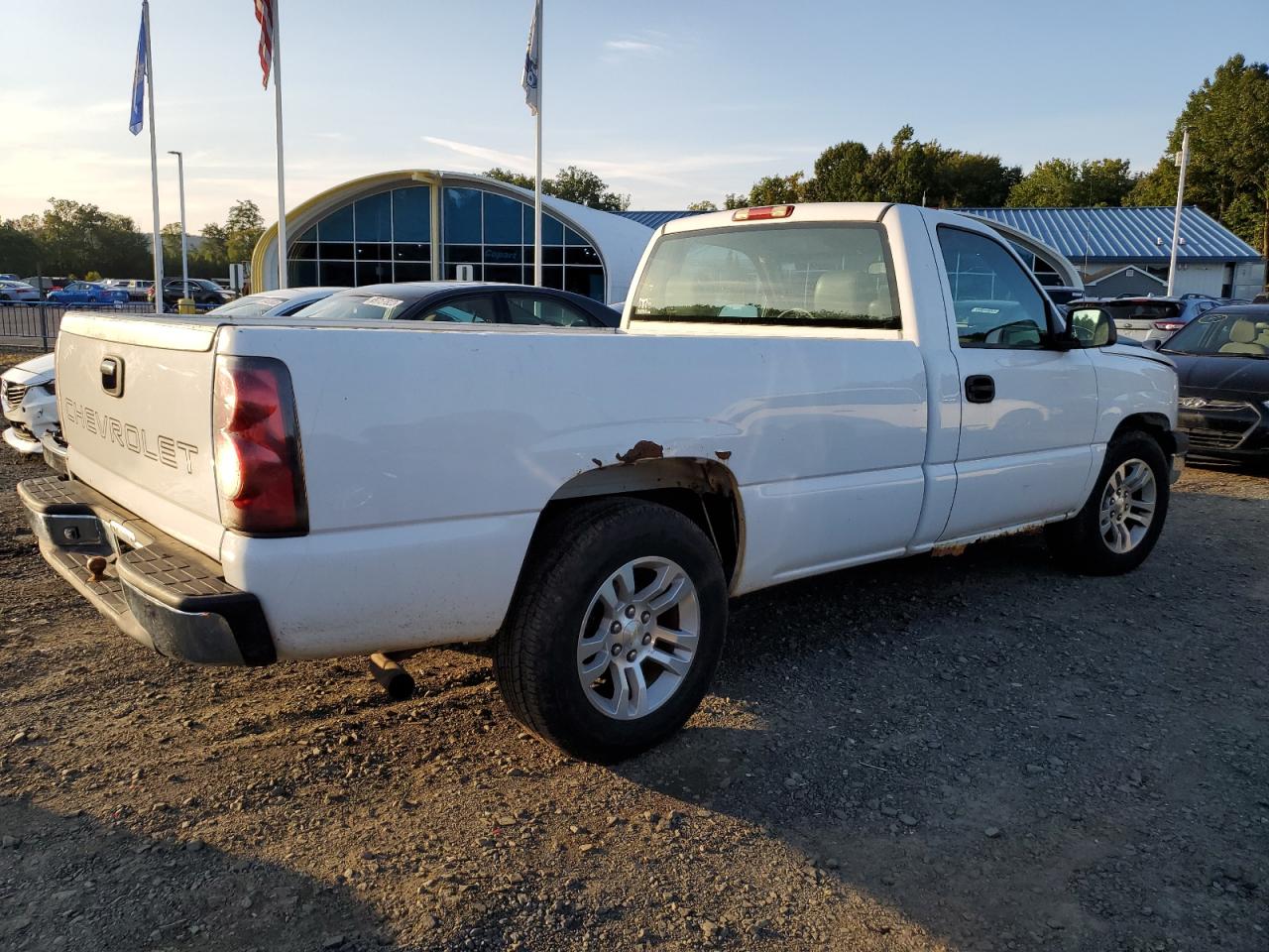 Image 3 of 2006 CHEVROLET SILVERADO C1500 2006 with VIN 3GCEC14X16G253309