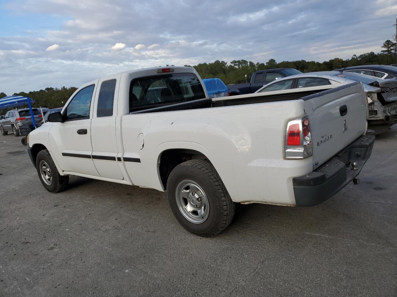 Image 2 of 2008 MITSUBISHI RAIDER LS 2008 with VIN 1Z7HC22K78S609224