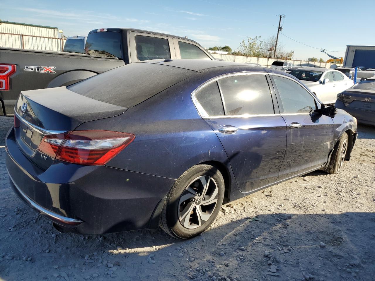 Изображение 3 2017 HONDA ACCORD EXL 2017 с VIN 1HGCR3F82HA013857