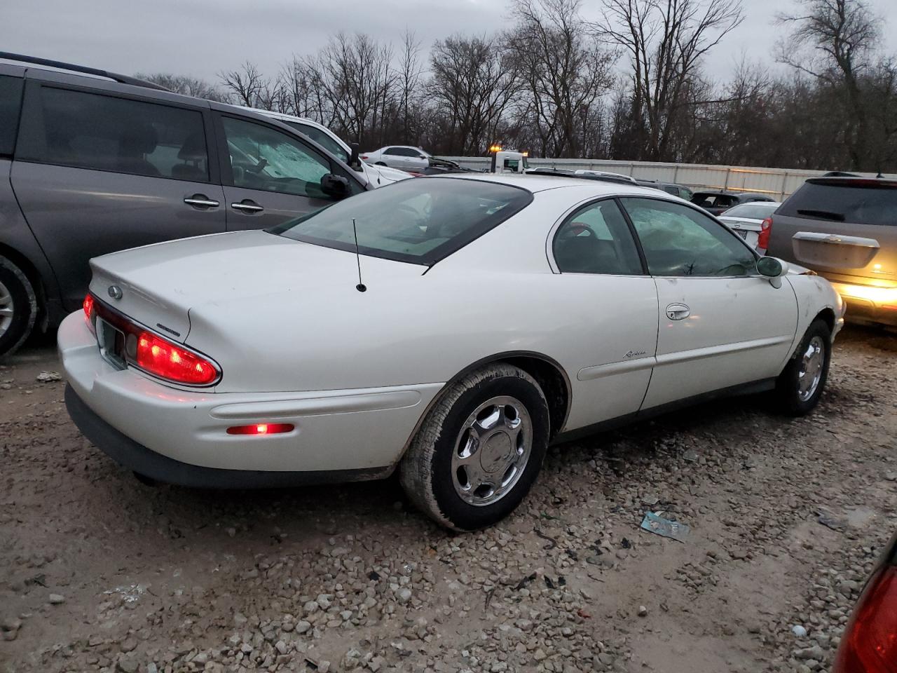 Image 3 of 1998 BUICK RIVIERA  1998 with VIN 1G4GD2210W4708721