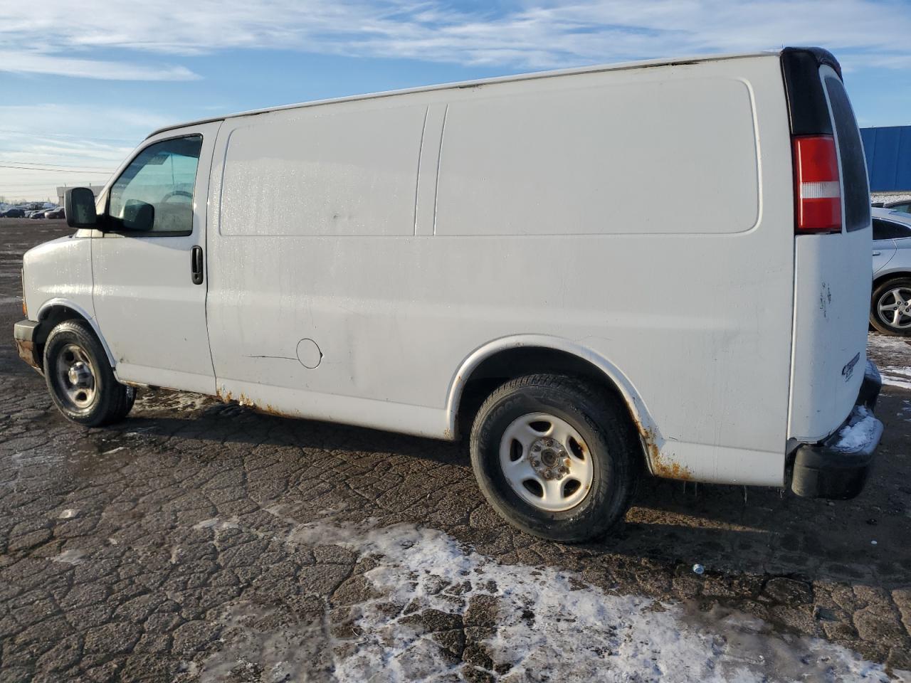 Image 2 of 2004 CHEVROLET EXPRESS G1500  2004 with VIN 1GCFG15X141121475