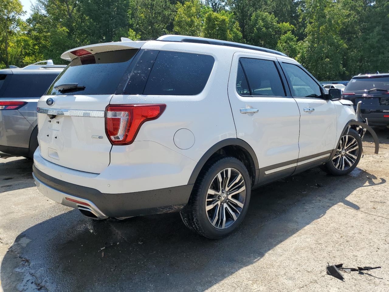 Image 3 of 2016 FORD EXPLORER PLATINUM 2016 with VIN 1FM5K8HT4GGD14633