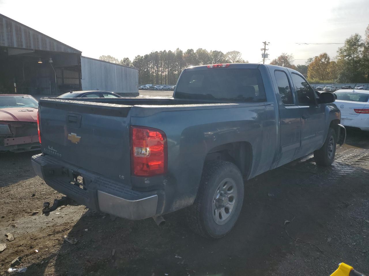 Image 3 of 2012 CHEVROLET SILVERADO C1500  LS 2012 with VIN 1GCRCREA1CZ335403