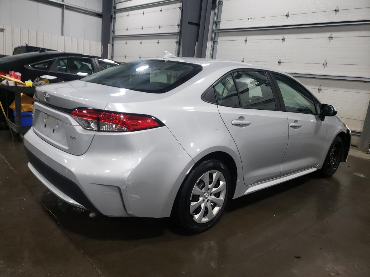 Image 3 of 2020 TOYOTA COROLLA LE 2020 with VIN 5YFEPRAE7LP106021