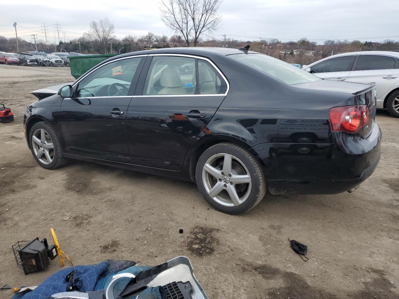 Image 2 of 2010 VOLKSWAGEN JETTA TDI 2010 with VIN 3VWRL7AJ0AM156663