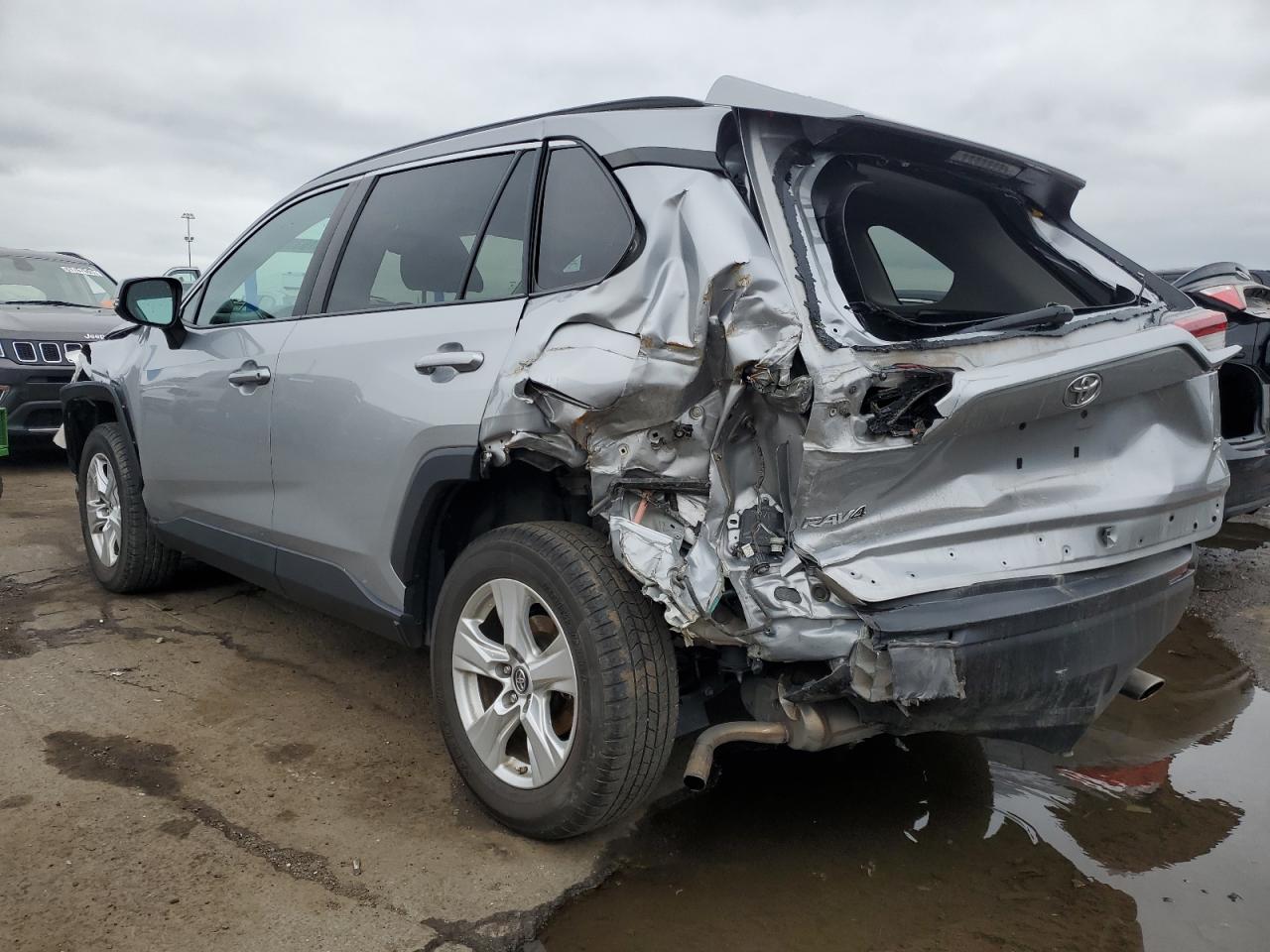 Image 2 of 2019 TOYOTA RAV4 XLE 2019 with VIN 2T3W1RFV8KW034362