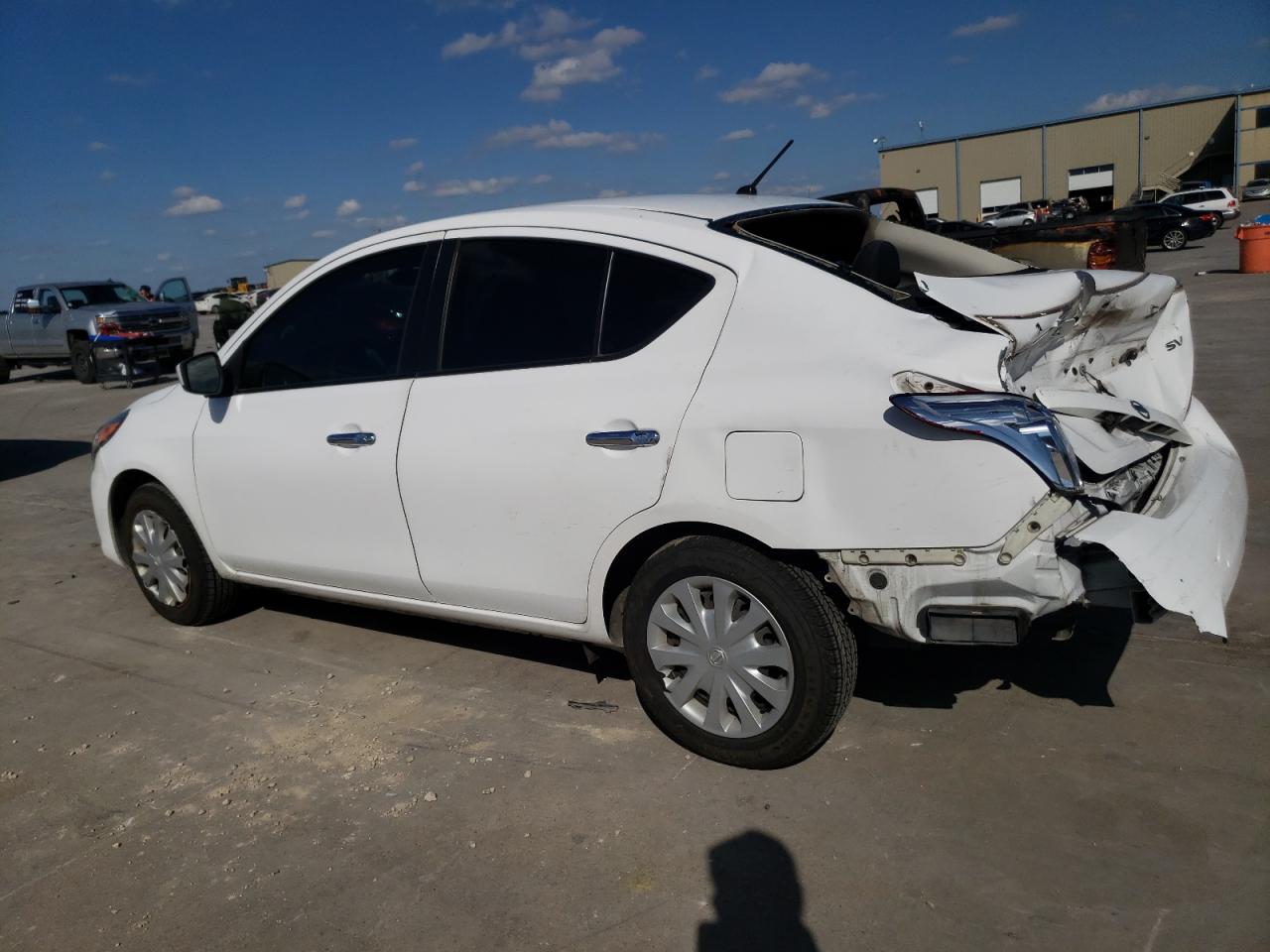 Obraz 2 z 2017 NISSAN VERSA S 2017 z VIN 3N1CN7AP5HL862070