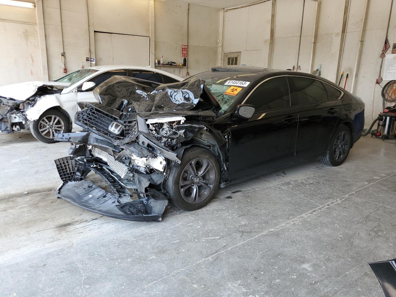 Изображение 1 2023 HONDA ACCORD EX 2023 с VIN 1HGCY1F33PA011061