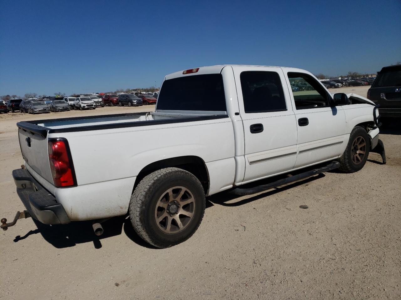 Image 3 of 2006 CHEVROLET SILVERADO C1500 2006 with VIN 2GCEC13T761142609