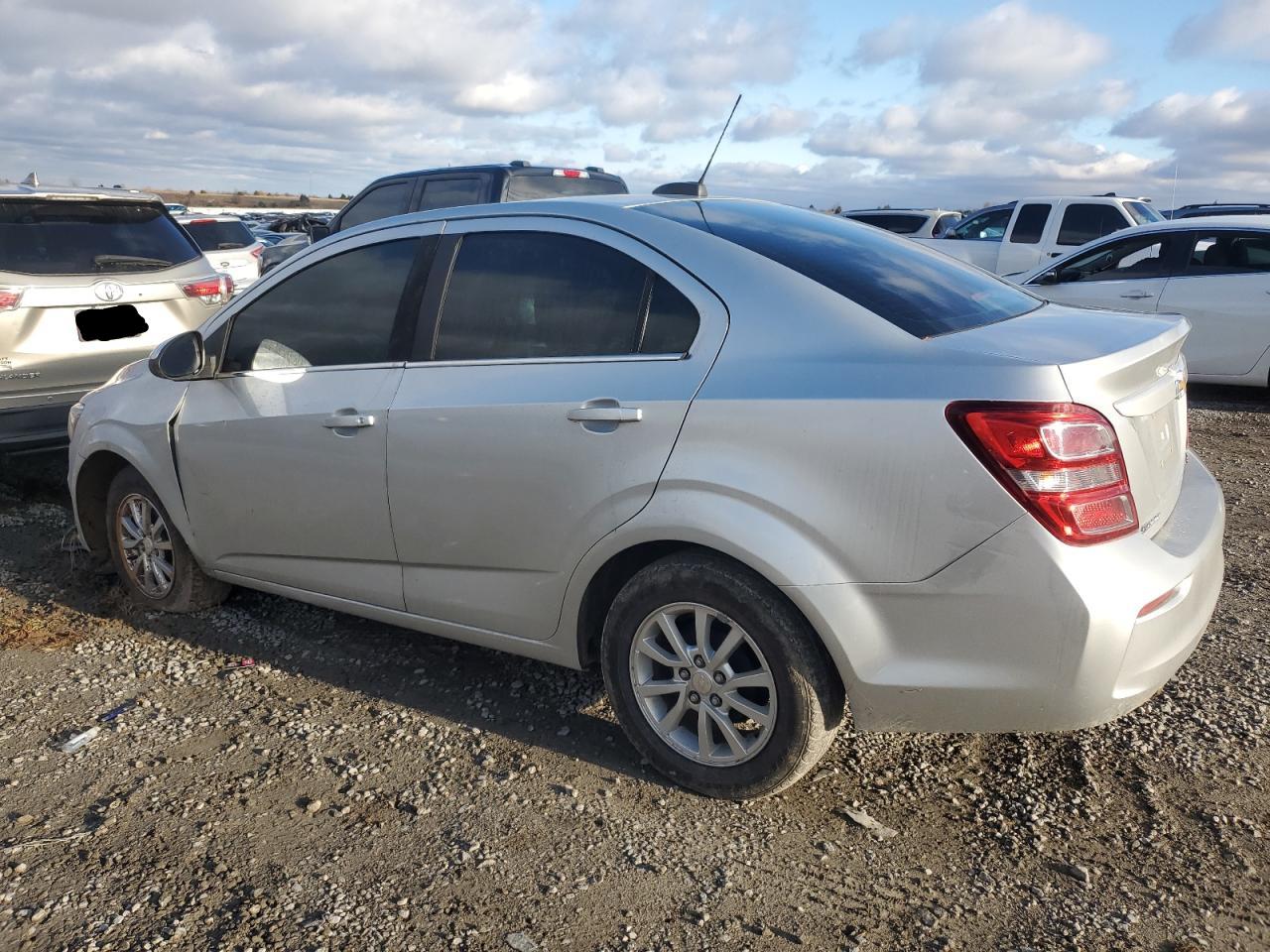 Изображение 2 2018 CHEVROLET SONIC LT 2018 с VIN 1G1JD5SH2J4127313