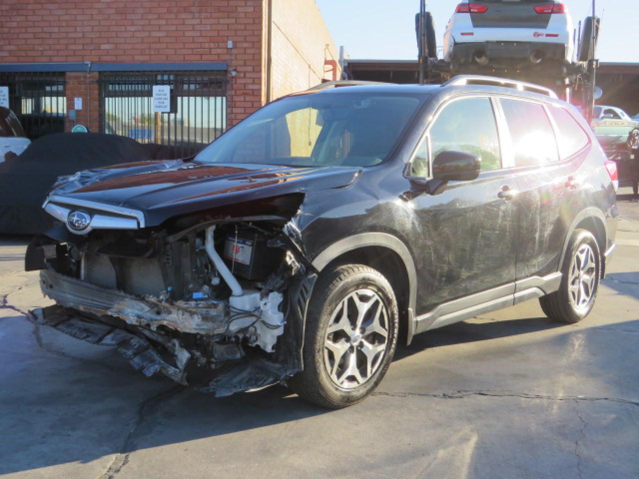 Изображение 2 2021 SUBARU FORESTER PREMIUM 2021 с VIN JF2SKAJCXMH550297