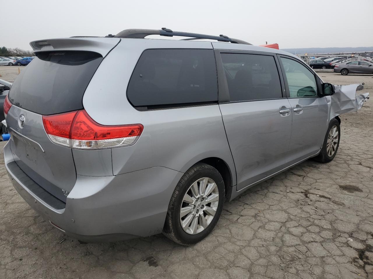 Image 3 of 2011 TOYOTA SIENNA XLE 2011 with VIN 5TDDK3DC1BS028505