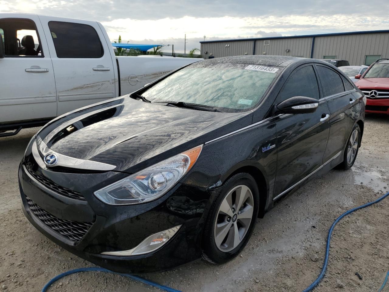 Image 1 of 2012 HYUNDAI SONATA HYBRID 2012 with VIN KMHEC4A41CA054245