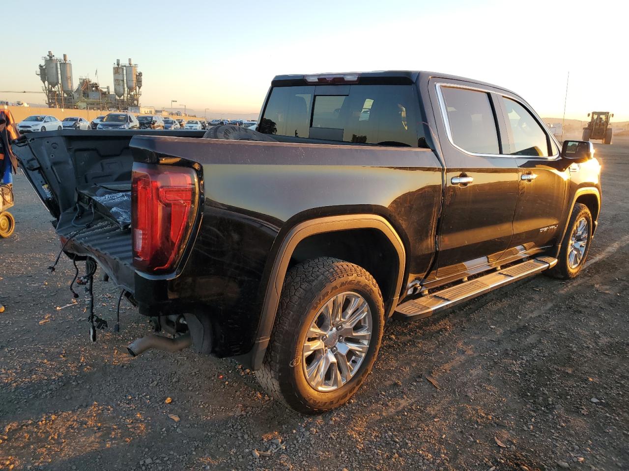 Изображение 3 2022 GMC SIERRA K1500 DENALI 2022 с VIN 1GTUUGED1NZ545766