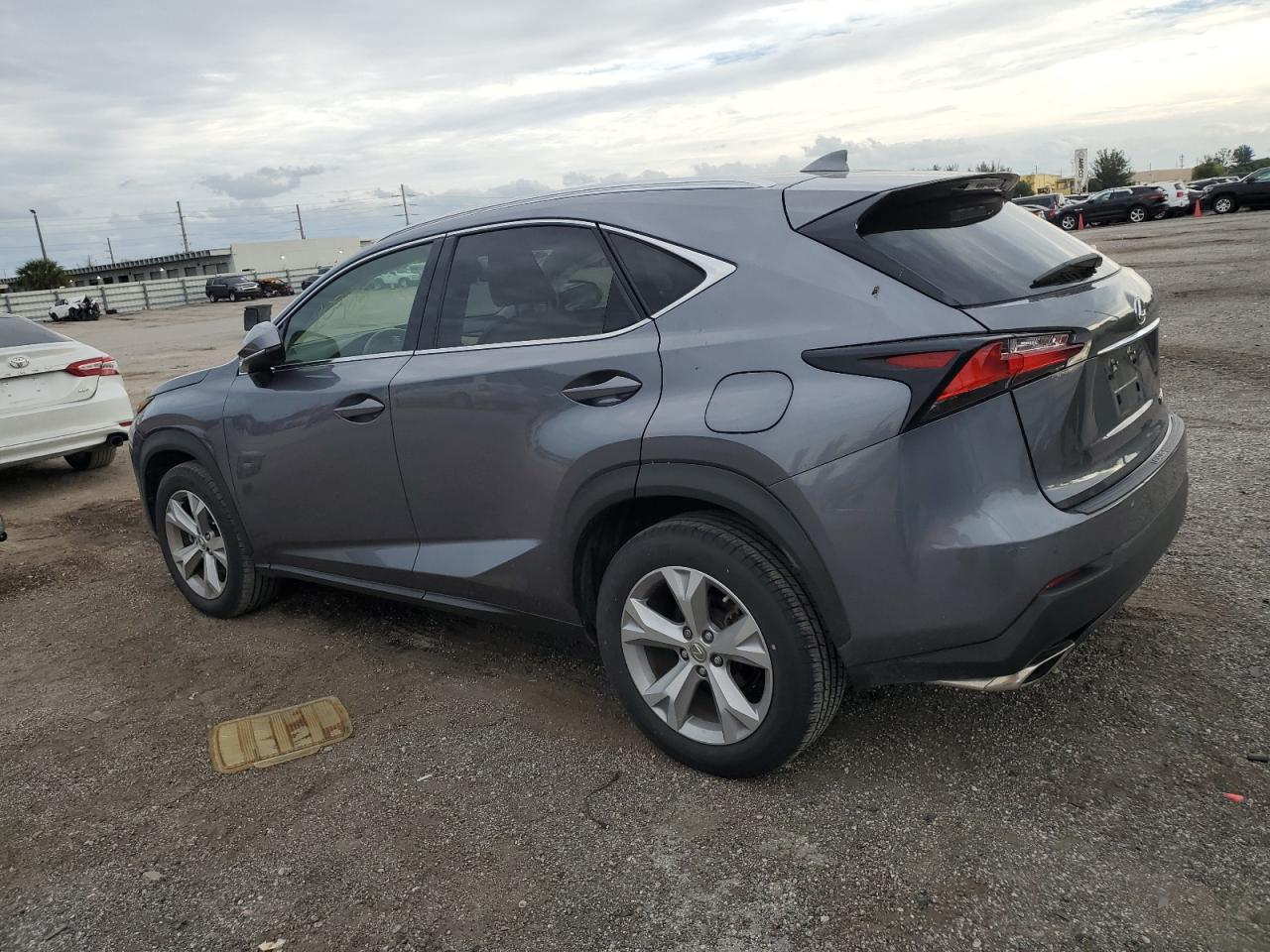 Obraz 2 z 2017 LEXUS NX 200T BASE 2017 z VIN JTJYARBZ3H2084280