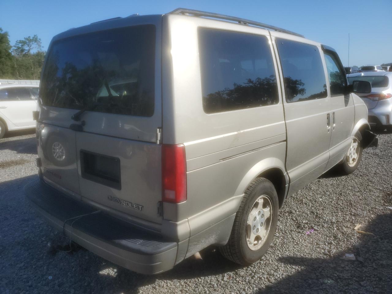 Image 3 of 2004 CHEVROLET ASTRO  2004 with VIN 1GNEL19X64B105372