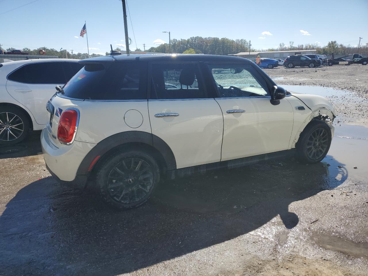 Image 3 of 2017 MINI COOPER  2017 with VIN WMWXU1C51H2E18633
