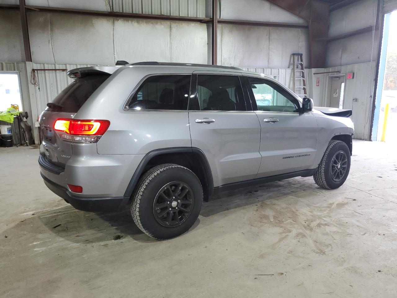 Image 3 of 2019 JEEP GRAND CHEROKEE LAREDO 2019 with VIN 1C4RJFAG7KC567715