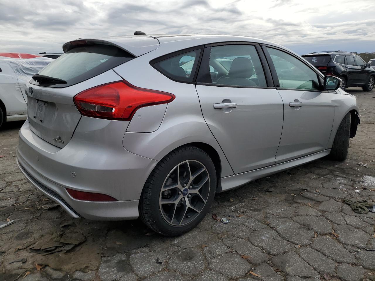 Image 3 of 2015 FORD FOCUS SE 2015 with VIN 1FADP3K25FL214301