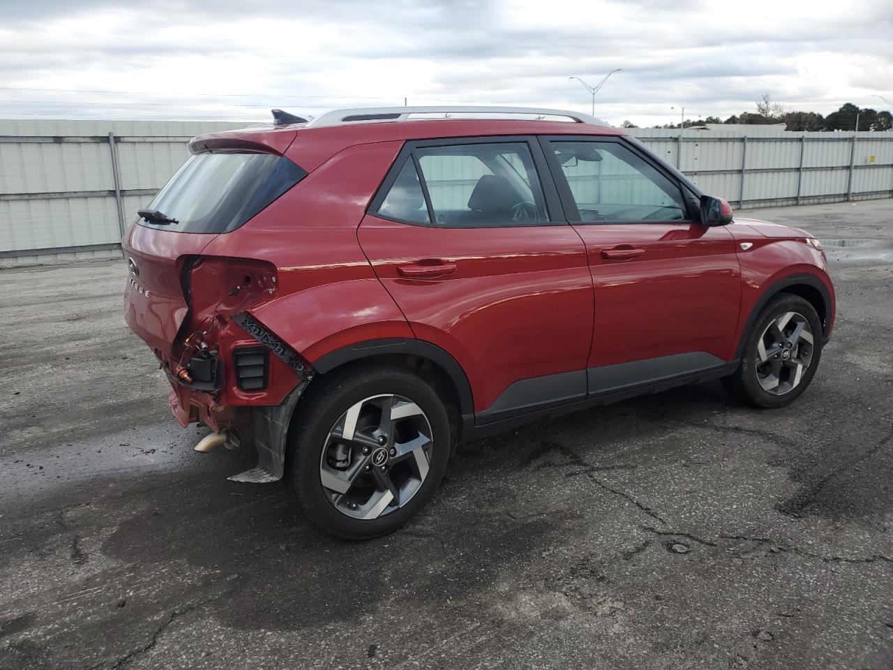 Image 3 of 2022 HYUNDAI VENUE SEL 2022 with VIN KMHRC8A37NU207101
