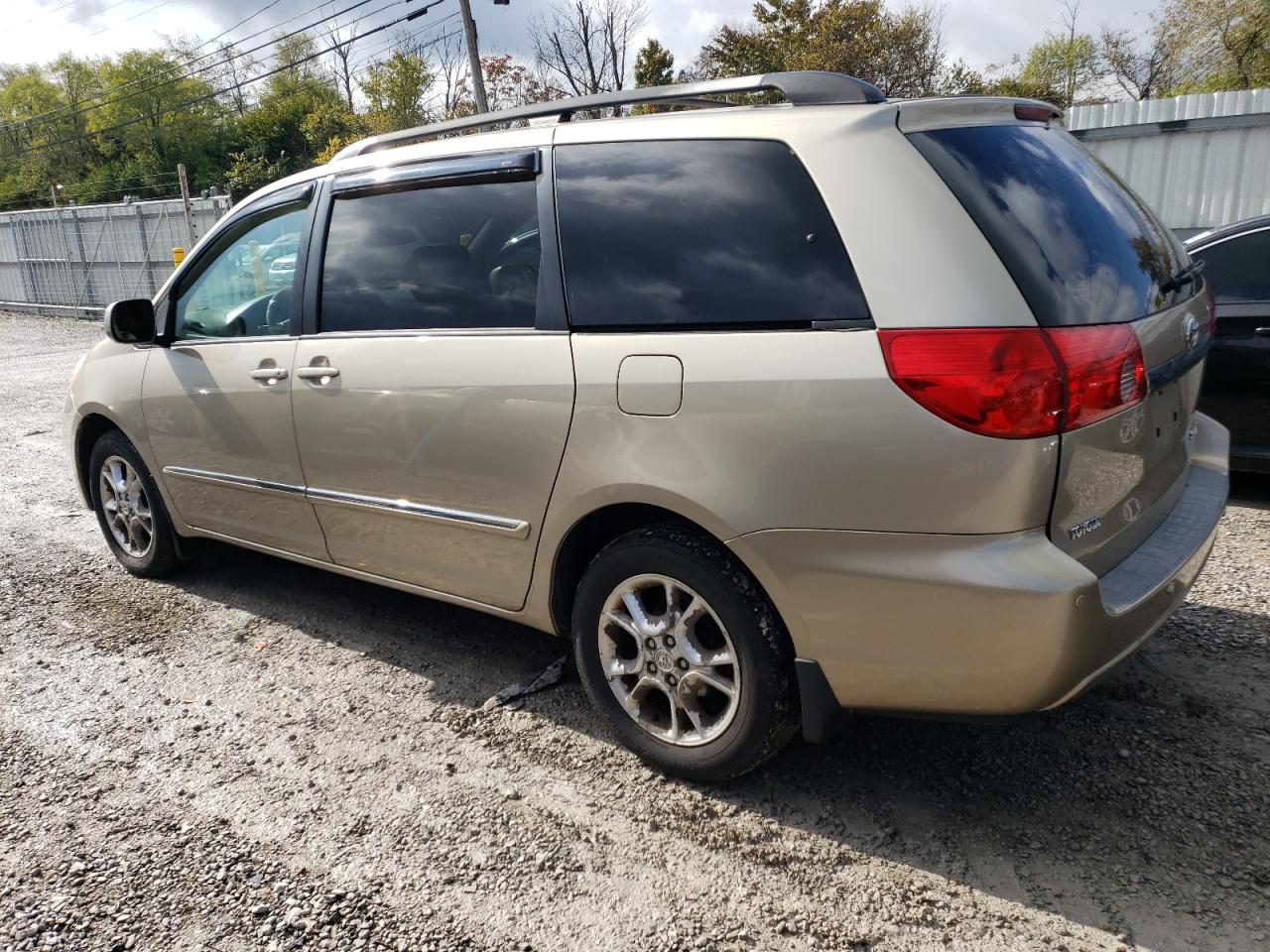 Image 2 of 2006 TOYOTA SIENNA XLE 2006 with VIN 5TDBA22C66S072741