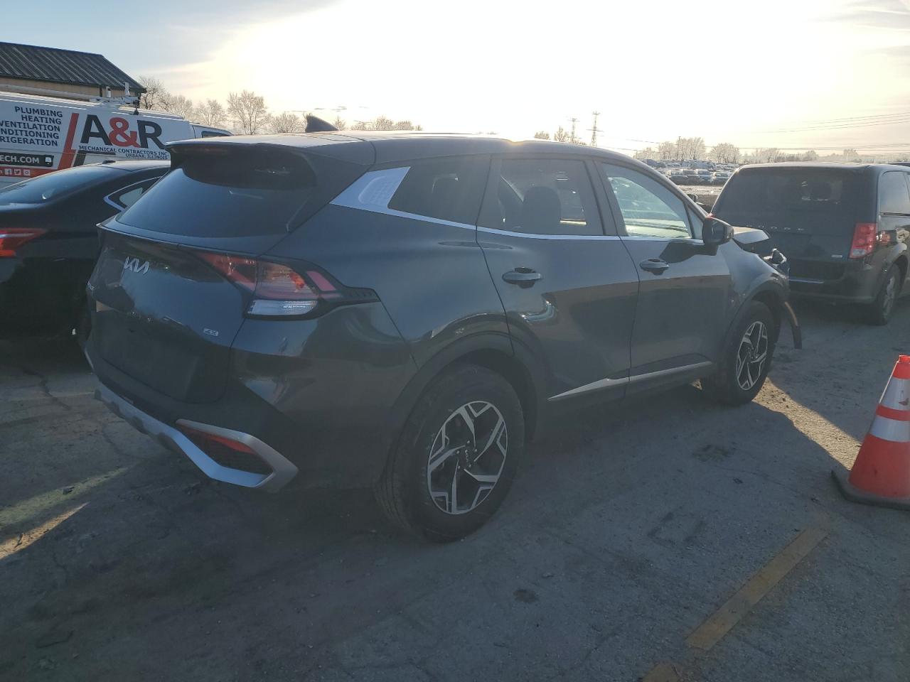 Изображение 3 2023 KIA SPORTAGE LX 2023 с VIN KNDPUCAF7P7165990