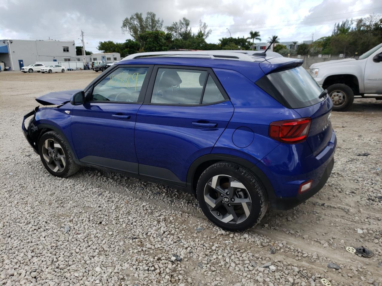 Image 2 of 2023 HYUNDAI VENUE SEL 2023 with VIN KMHRC8A38PU215694