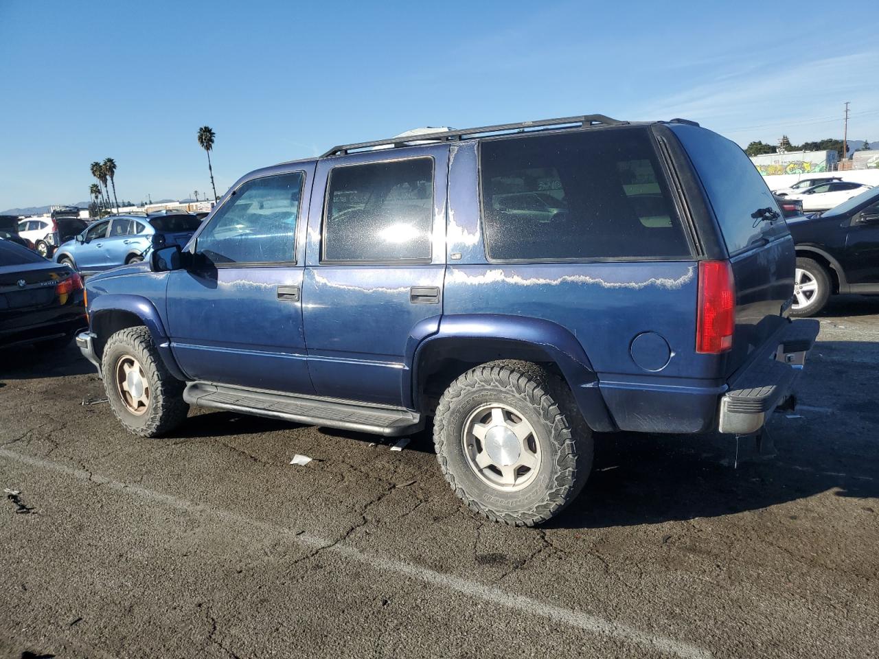 Image 2 of 1997 CHEVROLET TAHOE K1500 1997 with VIN 1GNEK13R5VJ410768