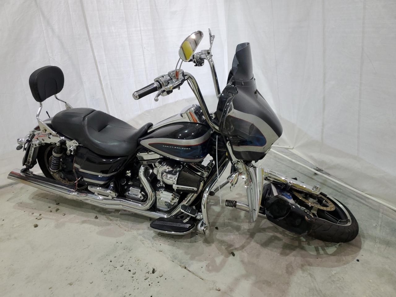 Image 1 of Harley-Davidson Flhxs Street Glide Special 2014 with VIN 1HD1KRM18EB629828