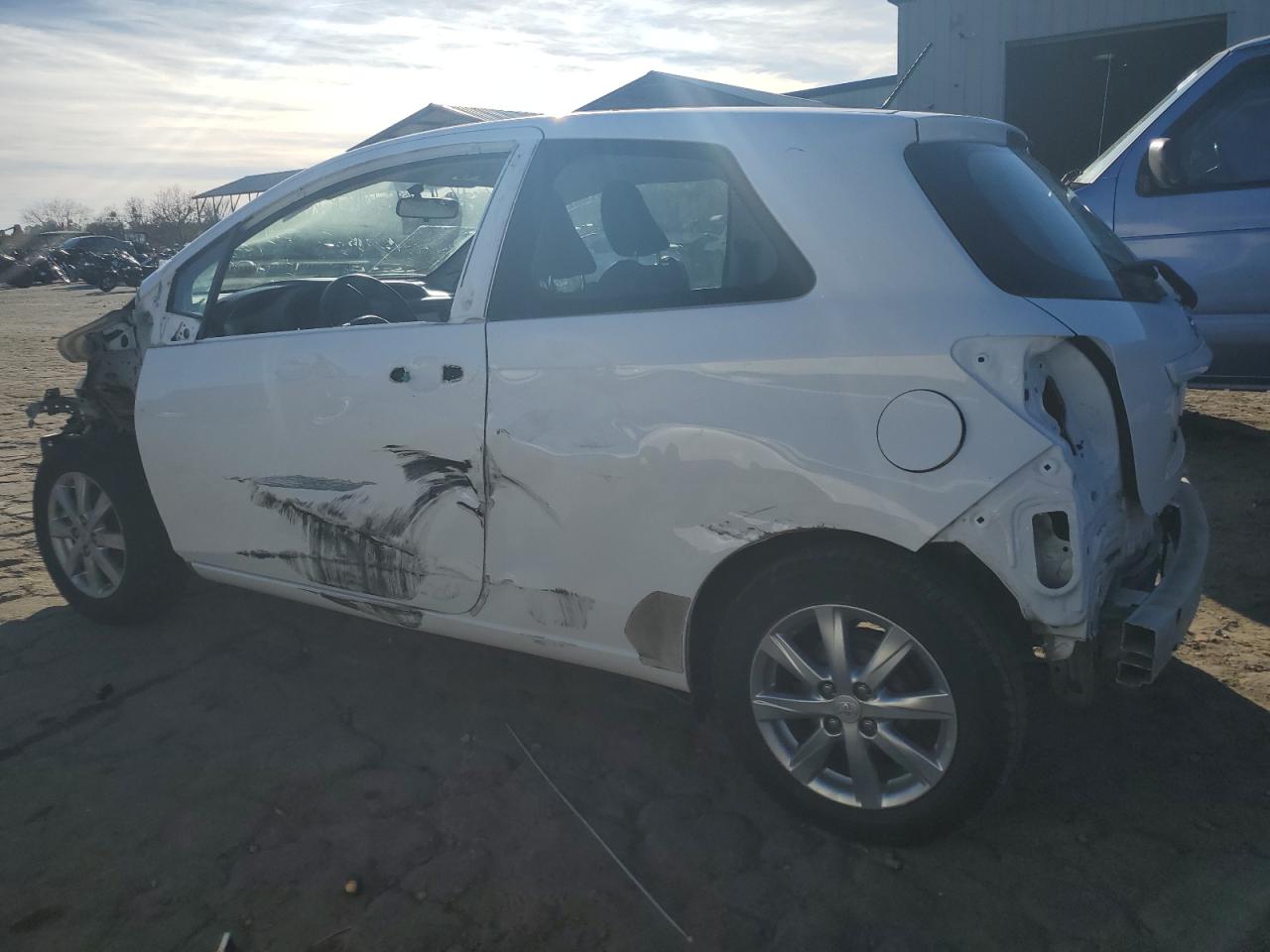 Obraz 2 z 2015 TOYOTA YARIS  2015 z VIN VNKJTUD32FA028562