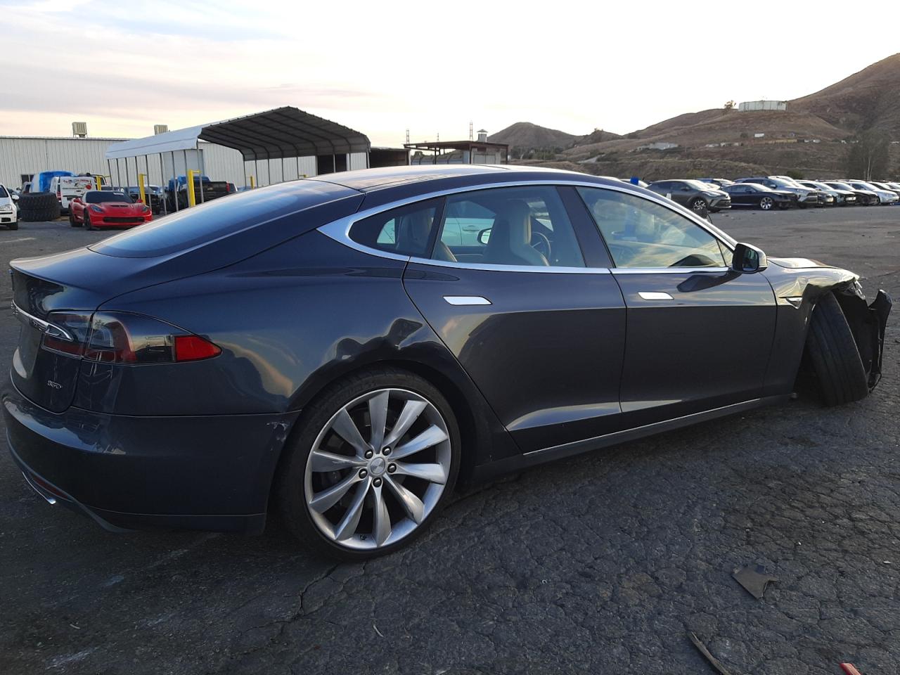 Image 3 of 2015 TESLA MODEL S  2015 with VIN 5YJSA1E22FF105686