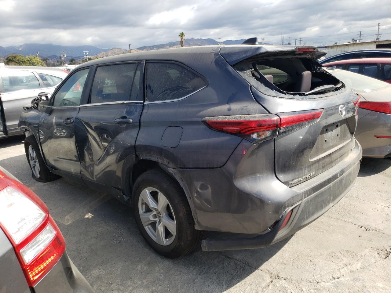 Obraz 2 z 2023 TOYOTA HIGHLANDER L 2023 z VIN 5TDKDRBH2PS007429