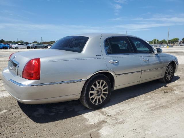 Image 3 of 2006 LINCOLN TOWN CAR SIGNATURE 2006 with VIN 1LNHM81W86Y643369