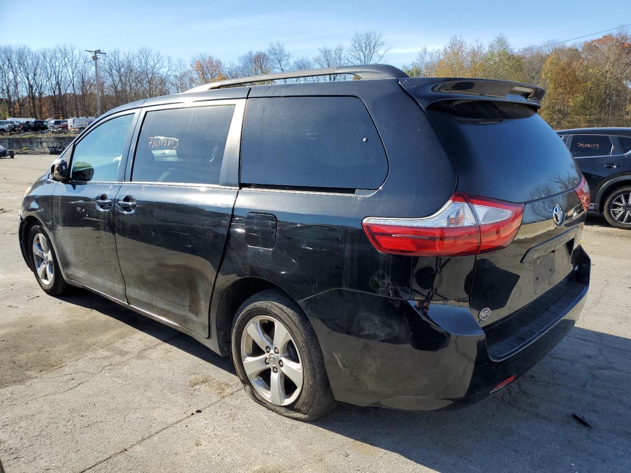Image 2 of 2016 TOYOTA SIENNA LE 2016 with VIN 5TDKK3DC6GS762779