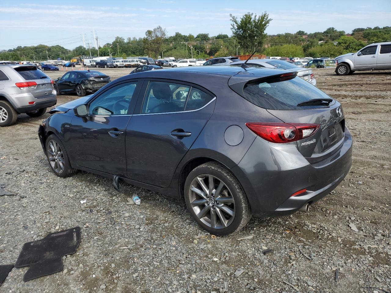 Obraz 2 z 2018 MAZDA 3 TOURING 2018 z VIN 3MZBN1L38JM223503
