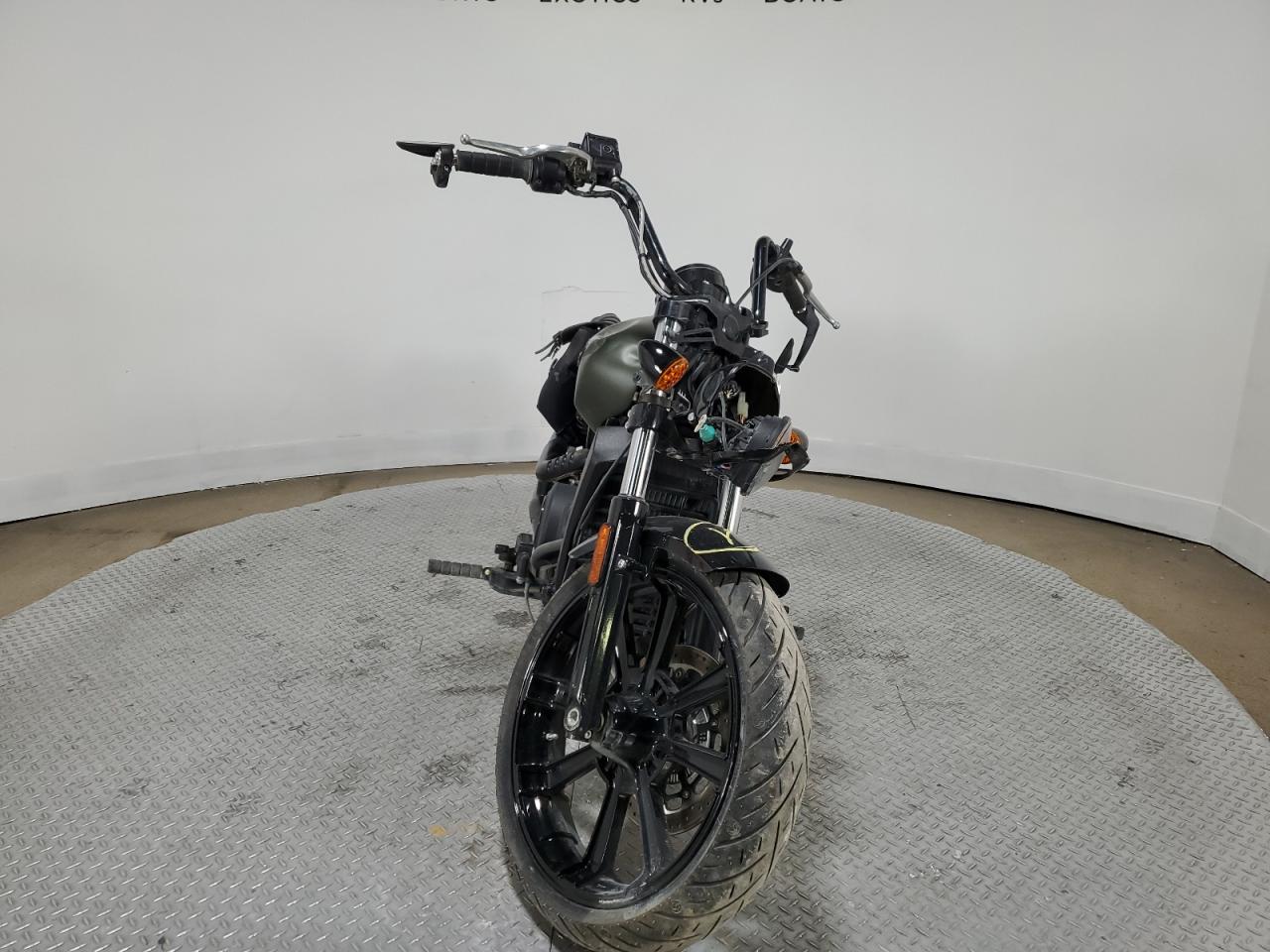 Изображение 2 2023 INDIAN MOTORCYCLE CO. SCOUT ROGUE ABS 2023 с VIN 56KMTC009P3192032