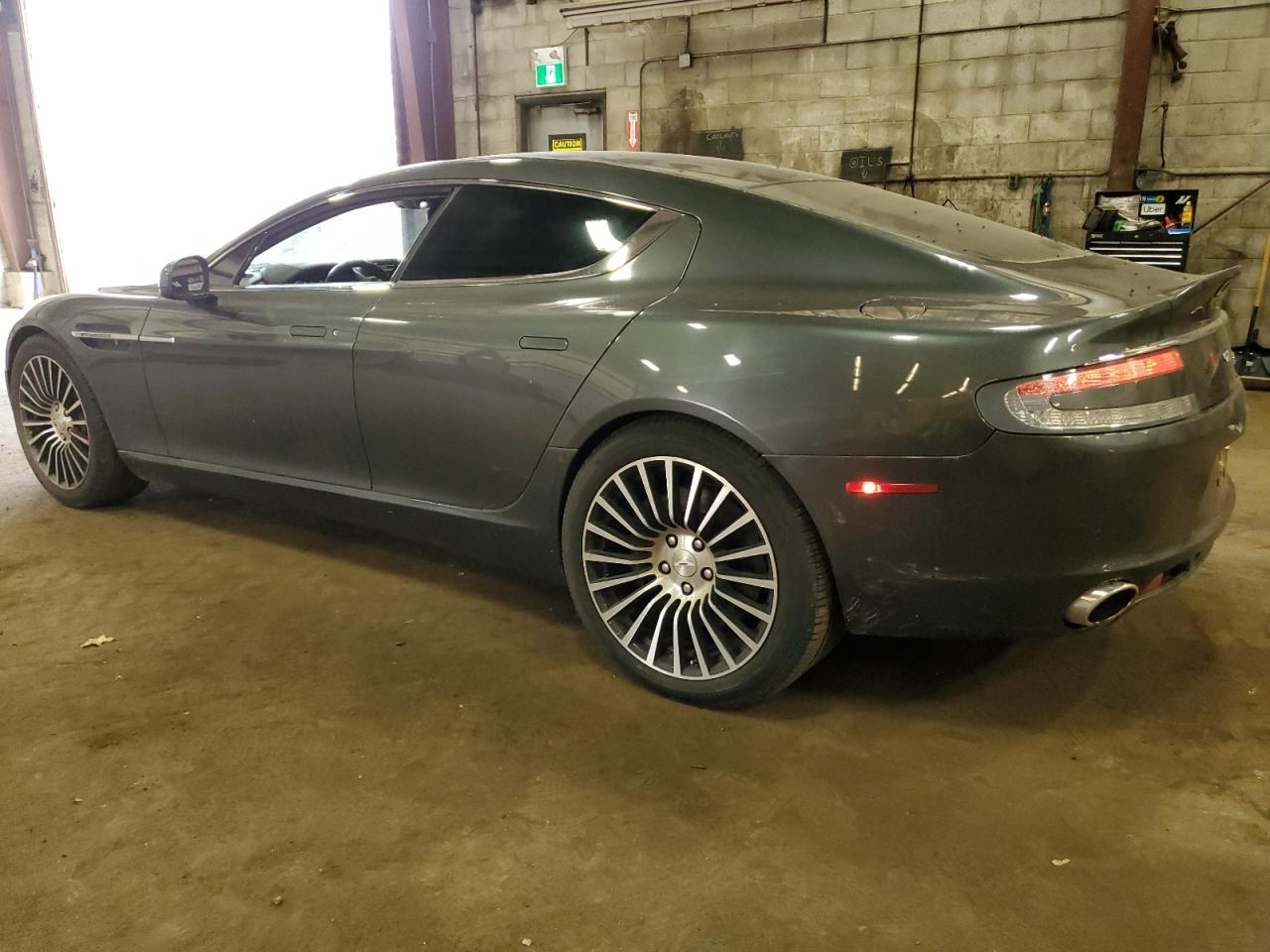 Изображение 2 Aston Martin Rapide S 2015 с VIN SCFHMDBS3FGF04513