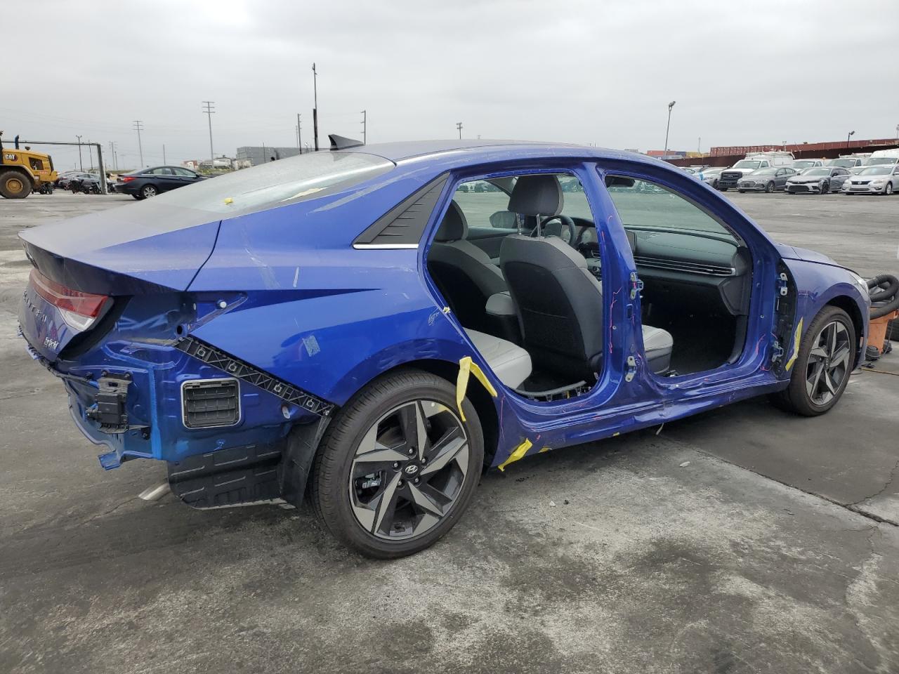 Изображение 3 2023 HYUNDAI ELANTRA LIMITED 2023 с VIN KMHLN4AJ2PU065735