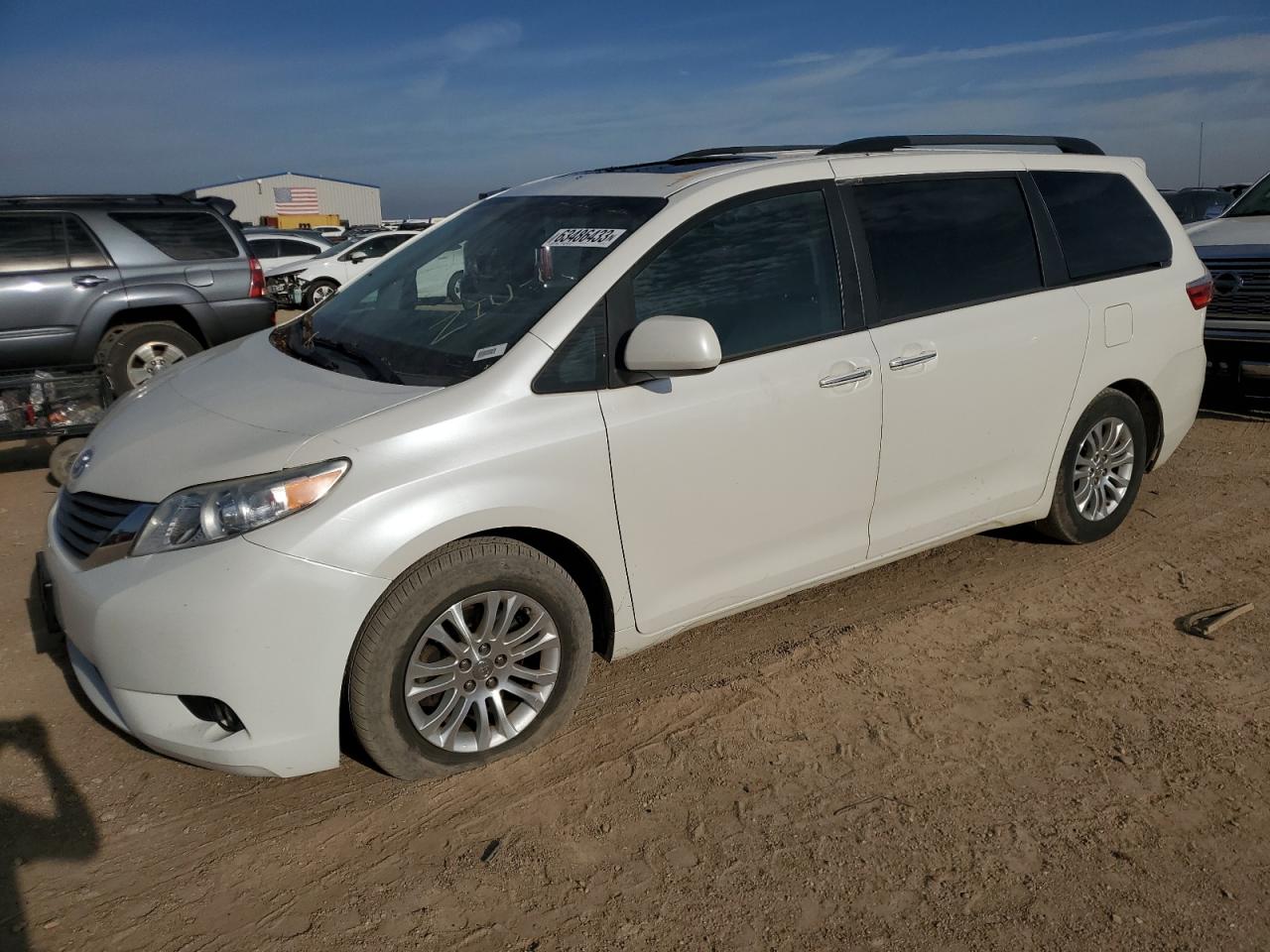 Image 1 of 2016 TOYOTA SIENNA XLE 2016 with VIN 5TDYK3DC3GS745268