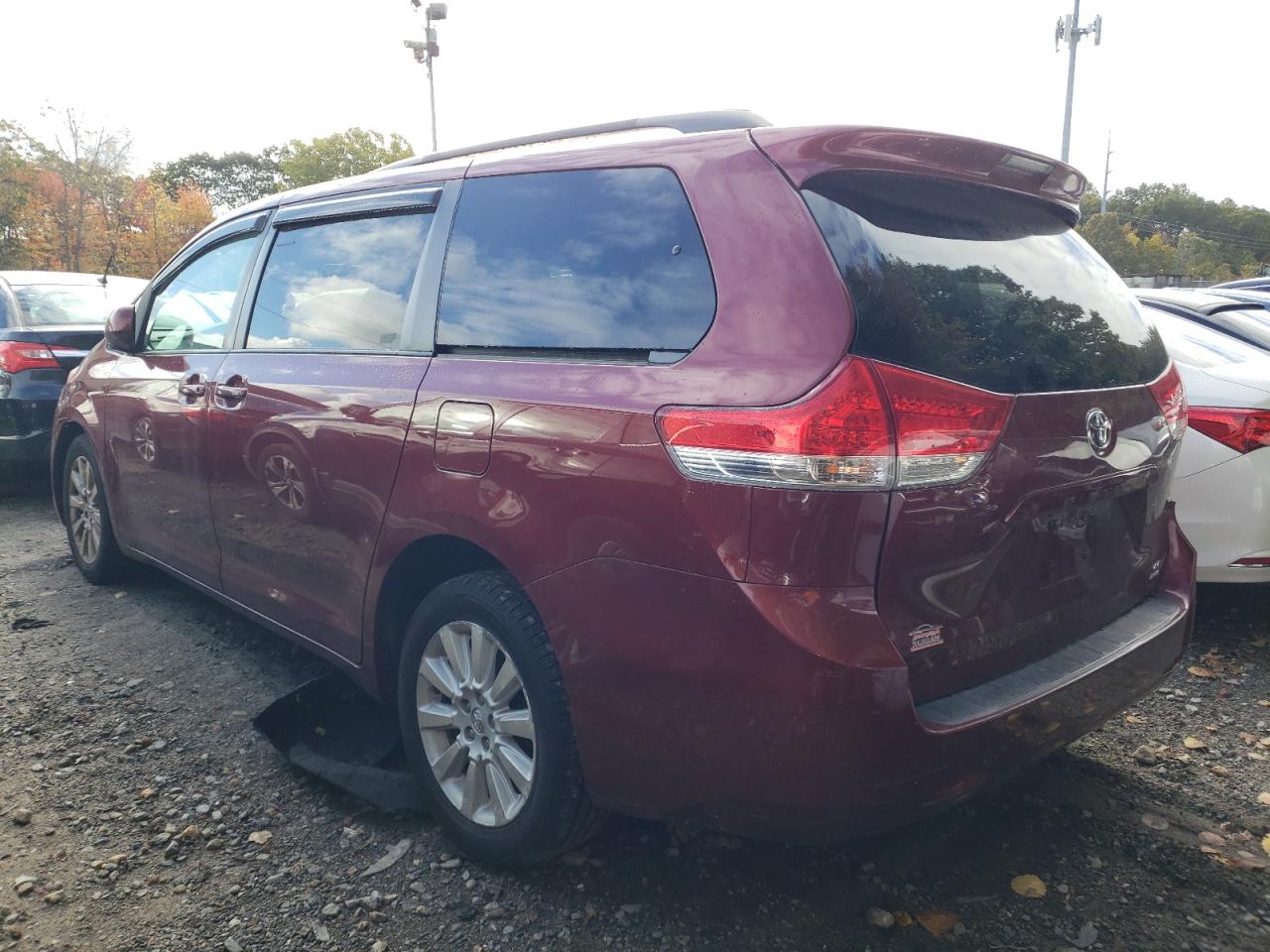 Изображение 2 2013 TOYOTA SIENNA LE 2013 с VIN 5TDJK3DC0DS055569